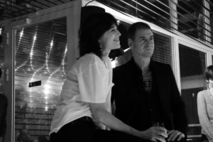 Etienne Daho aux côtés de Charlotte Gainsbourg en 2017 lors d'une émission radio.